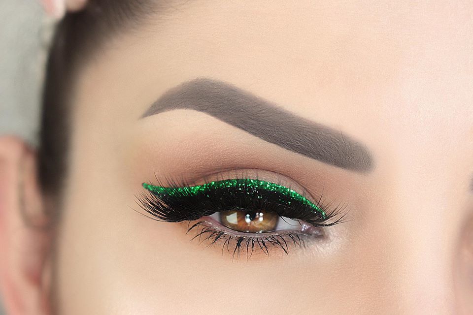 Imagem Com Delineado Preto Com Glitter Verde