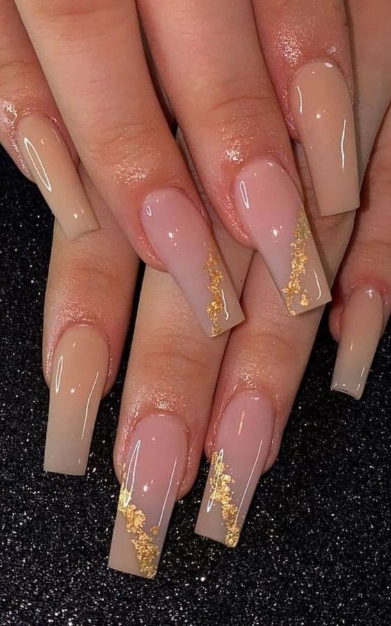 Imagem com unhas de fibra de vidro