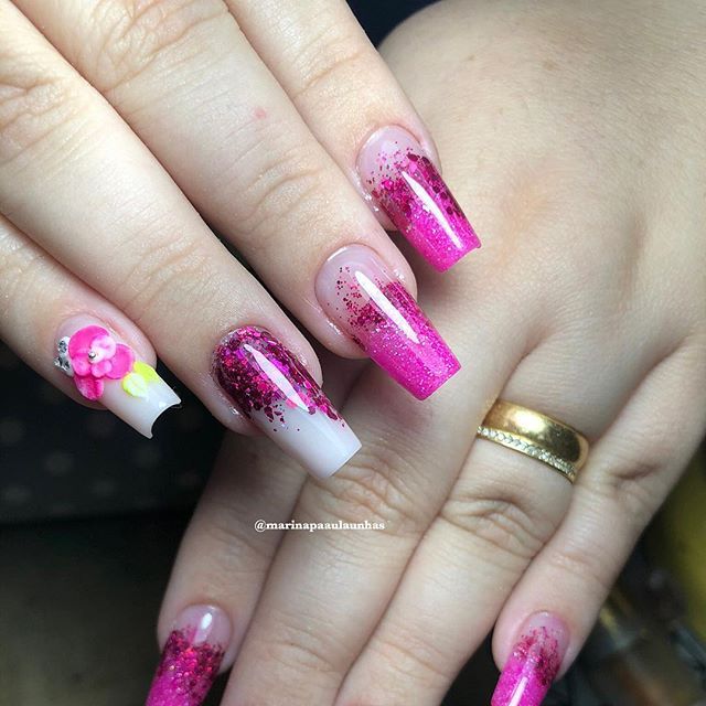 Imagem Com Unhas Com Aplicações 3D