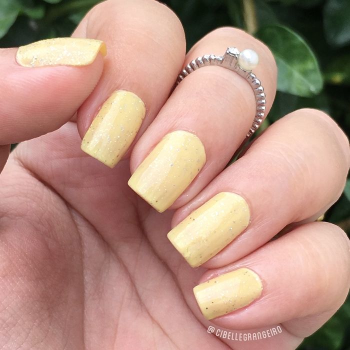 Imagem Com Esmalte Amarelo Pastel