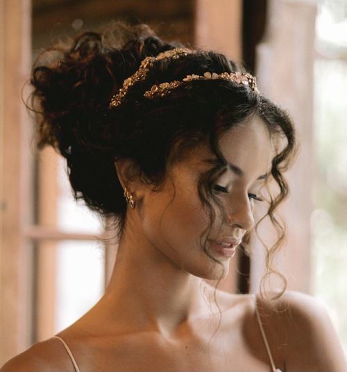 Imagem Com Coque Com Tiara