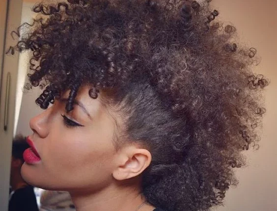 cacheado-afrohawk-dicasdemulher.webp