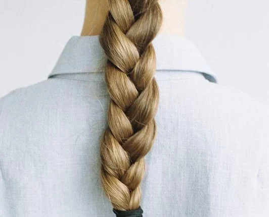 tranca-simples-allthingshair.webp