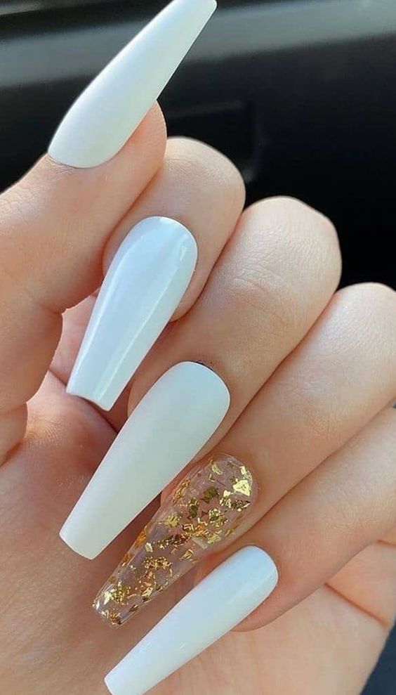 Imagem Com Unhas Brancas Com Glitter, Filha Única Transparente Com Dourado