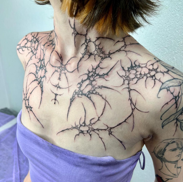 Imagem Com Tatuagem Tribal Feminina Careca À Mão Livre