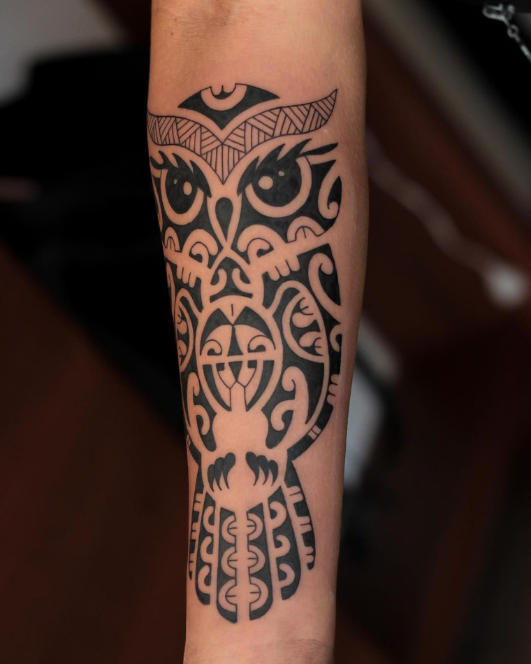 Imagem Com Tatuagem Tribal Feminina Com Coruja Maori