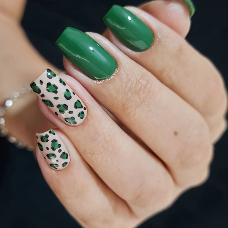 Imagem Com Unhas Grandes Verdes E Oncinhas 