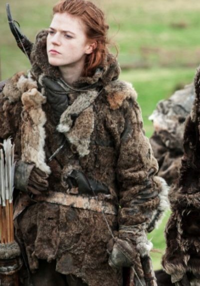 Imagem Com Atriz Rosie Leslie, (Ygritte De Game Of Thrones) Usando Peles Para Se Proteger Do Frio Intenso Na Islândia