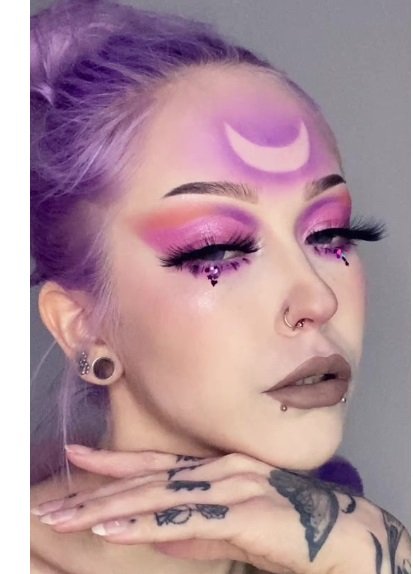 Imagem Com Maquiagem Rosa Com Glitter Artística Com Detalhes Roxos