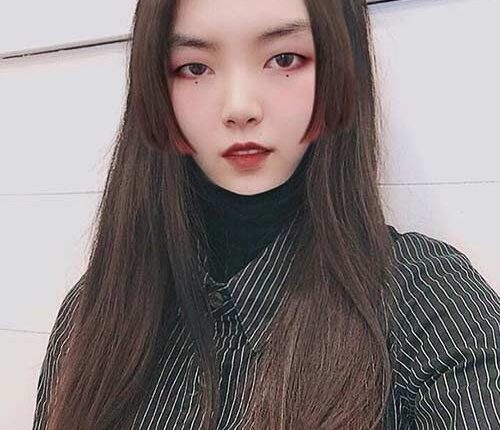 hime-cut-com-franja-avermelhada.jpg