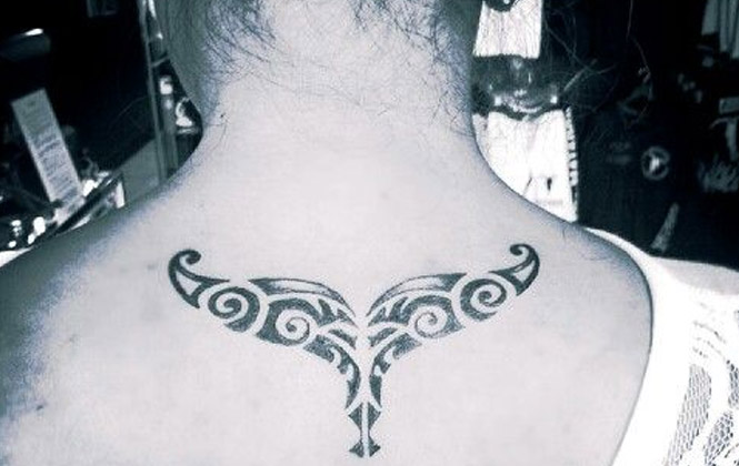 Imagem com tatuagem tribal feminina Rabo de baleia