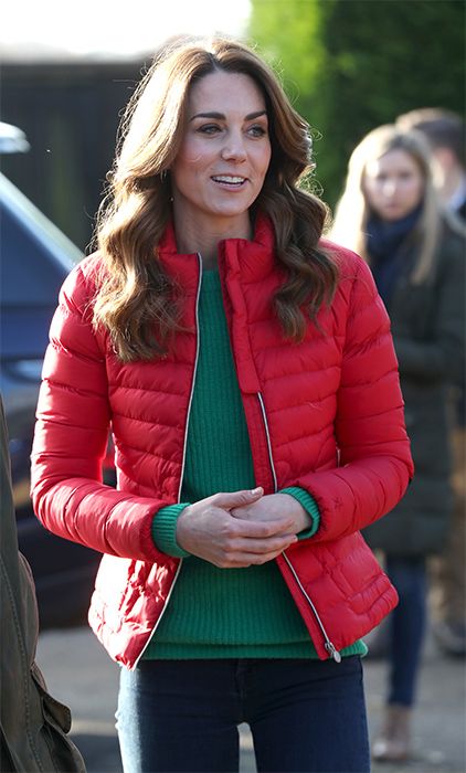 Imagem com Kate Middleton usando puffer jacket