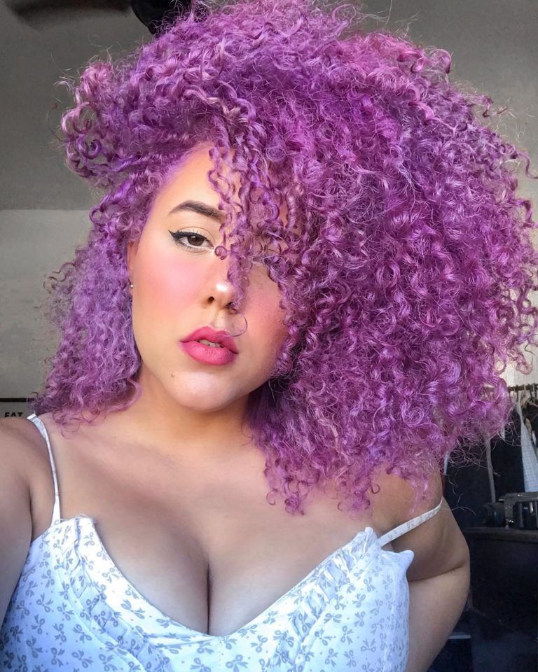 Imagem Com Cabelo Cacheado Roxo Claro