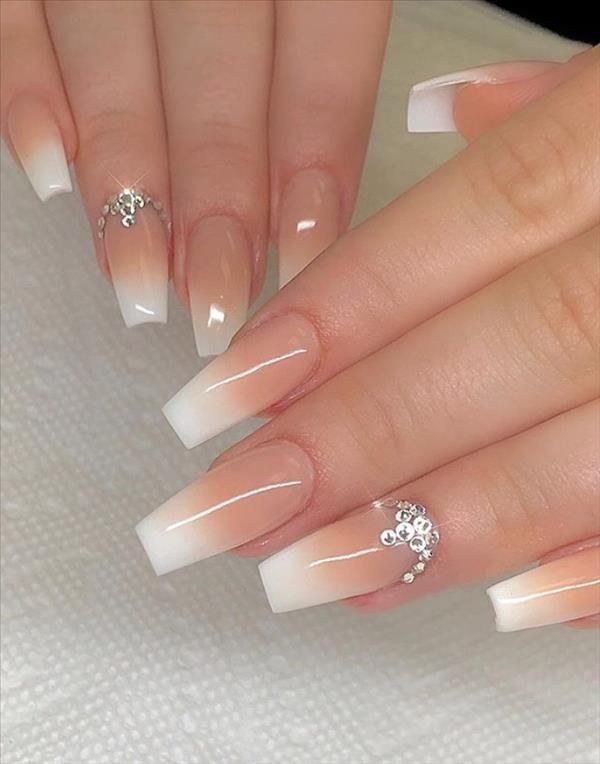 Imagem Com Unhas De Gel Na Tips