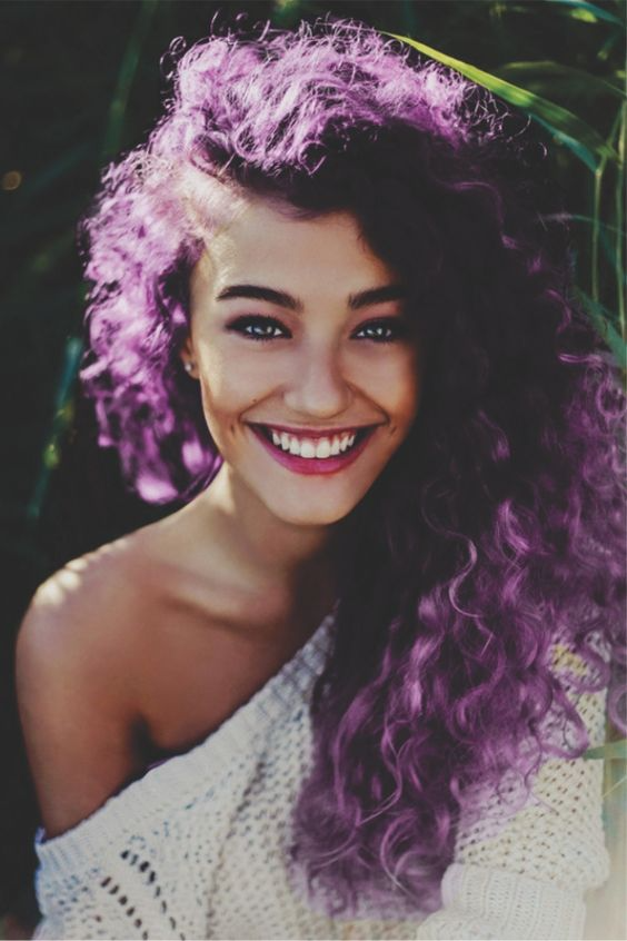 Imagem Com Cabelo Cacheado Roxo Longo