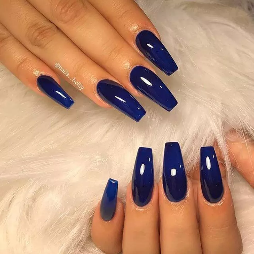 Imagem Com Jelly Nails Azul Escuro