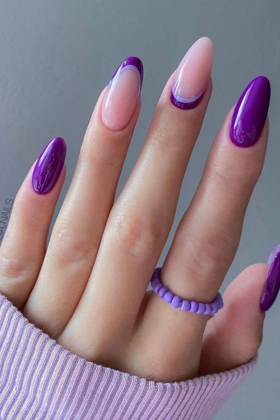 Imagem Com Unhas Almond Decoradas Com Nude, Roxo E Francesinha