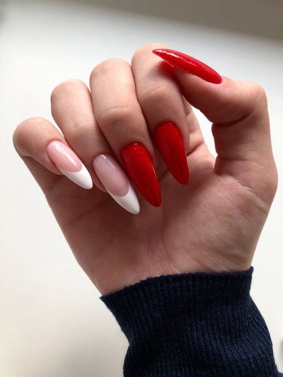 Imagem Com Unhas Almond Decoradas Vermelhas E Francesinha Branca