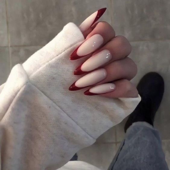 Imagem Com Unhas Almond Decoradas Nudes Cm Francesinha Vinho