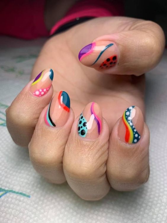 Imagem Com Unhas Encapsuladas Delicadas Com Nail Art Abstrata