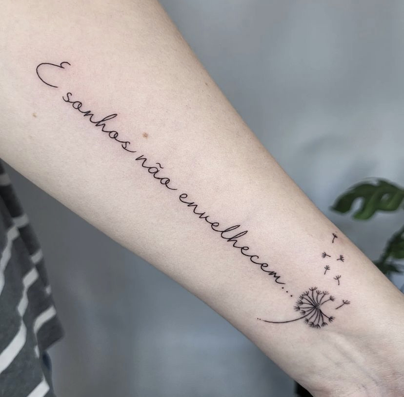 Imagem Com Tatuagem De Frases No Braço