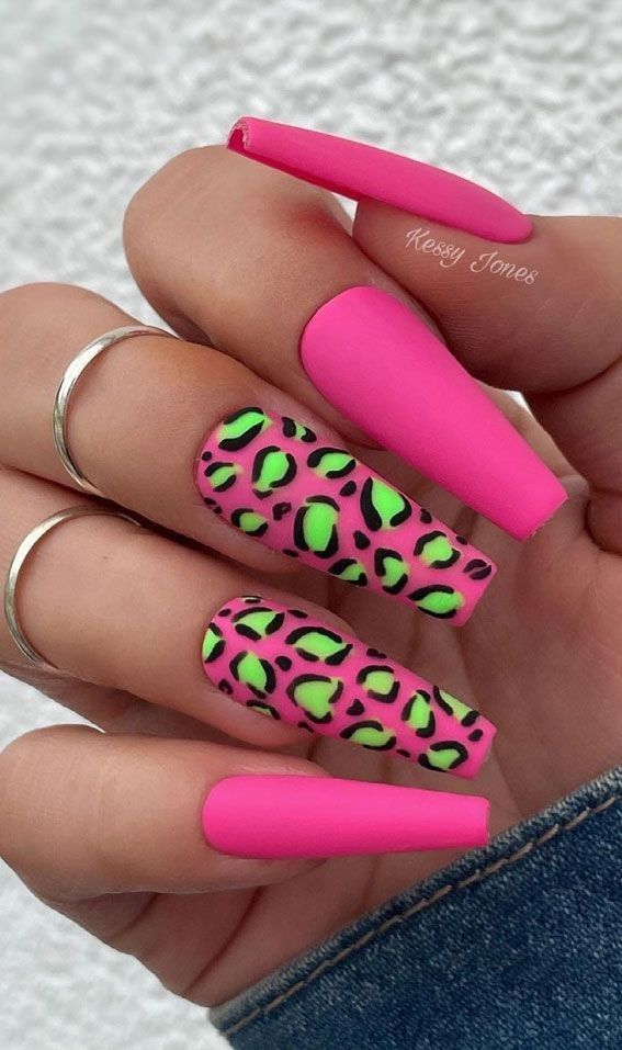 Imagem Com Esmalte Neon Rosa Com Animal Print