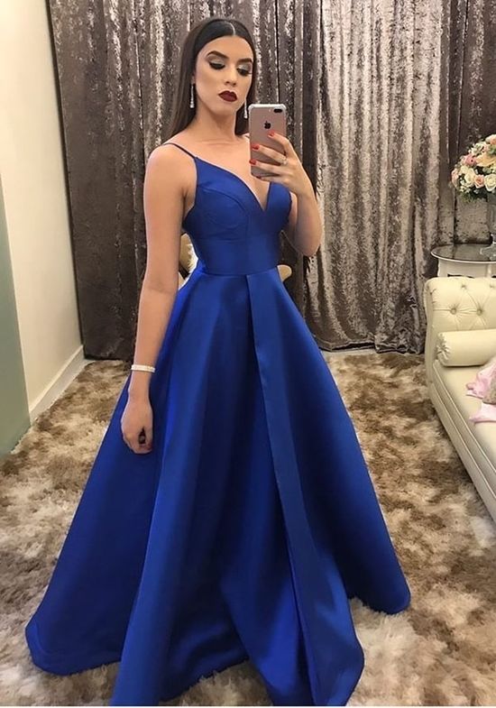 Imagem com vestido para formatura azul royal