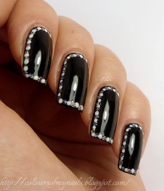 Imagem Com Border Nails Com Bolinhas Brancas E Glitter