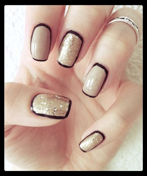 Imagem Com Border Nails Preta E Esmalte Em Glitter Dourado