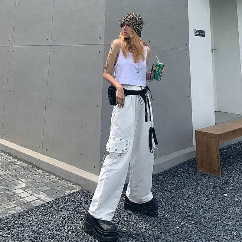 Imagem com estilo techwear all white