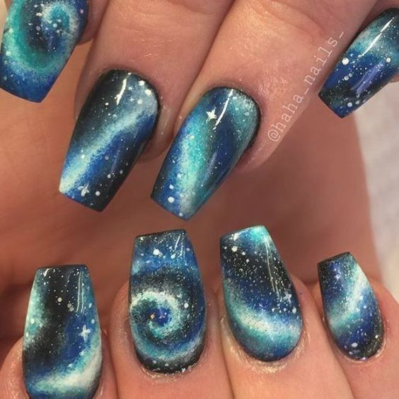 Imagem Com Unhas Cósmicas Com Branco, Azul E Preto