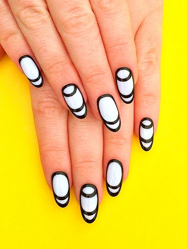 Imagem Com Border Nails Pretas Com Desenhos Geométricos