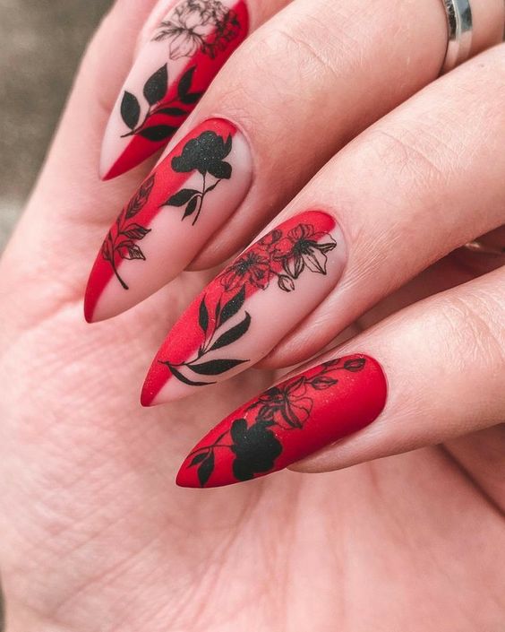 Imagem com Unhas vermelho com preto com detalhes florais