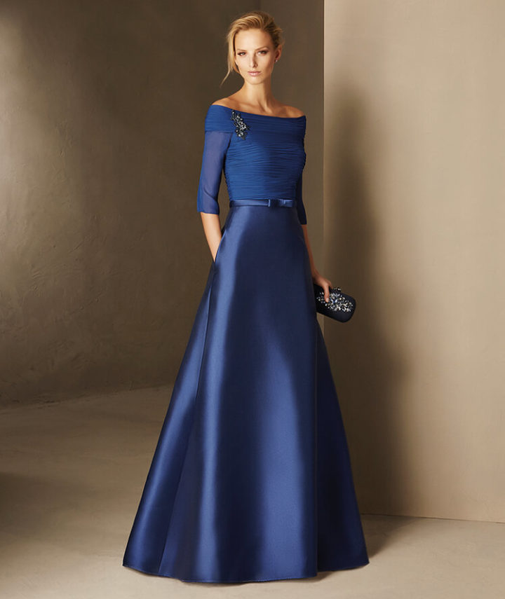 Imagem Com Vestido Evasê Longo E Azul Para Eventos Formais