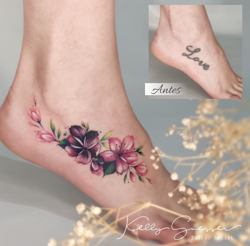 Imagem Com Tatuagem De Flor No Pé Aquarelada