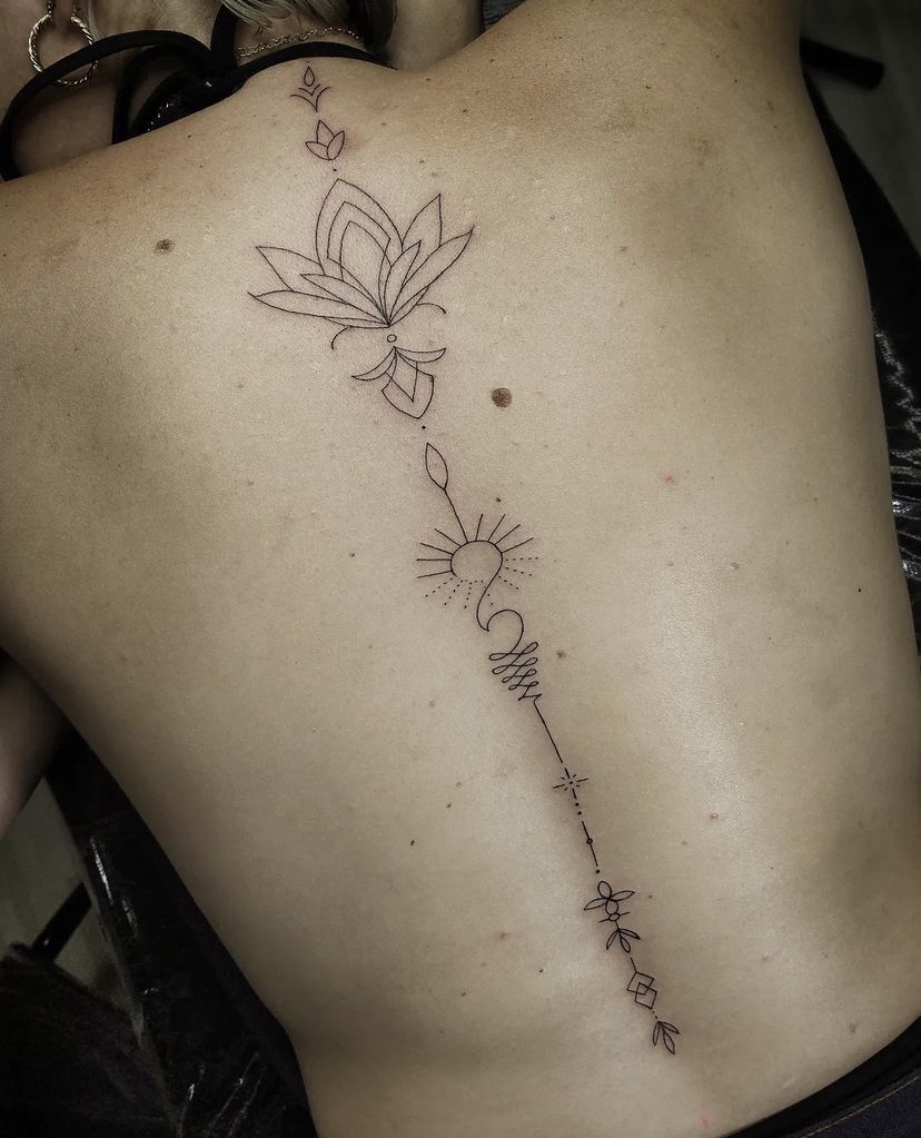 Imagem Com Tatuagem De Flor Nas Costas: Flor De Lótus