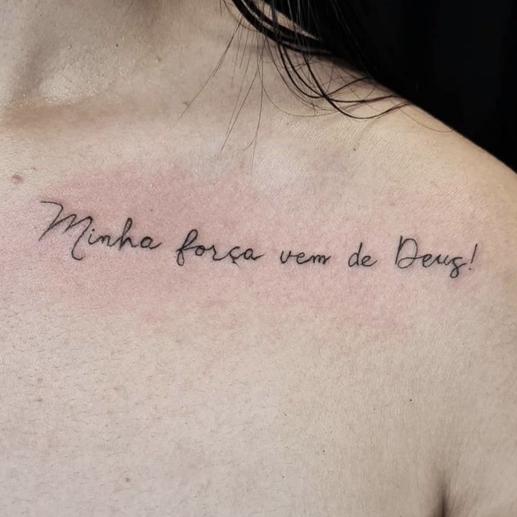 Imagem com Tatuagem de lembrança no ombro