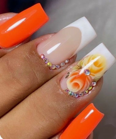 Imagem Com Unha Com Esmalte Laranja E Pedraria