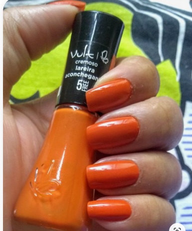 Imagem Com Unha Com Esmalte Laranja Lareira Aconchegante