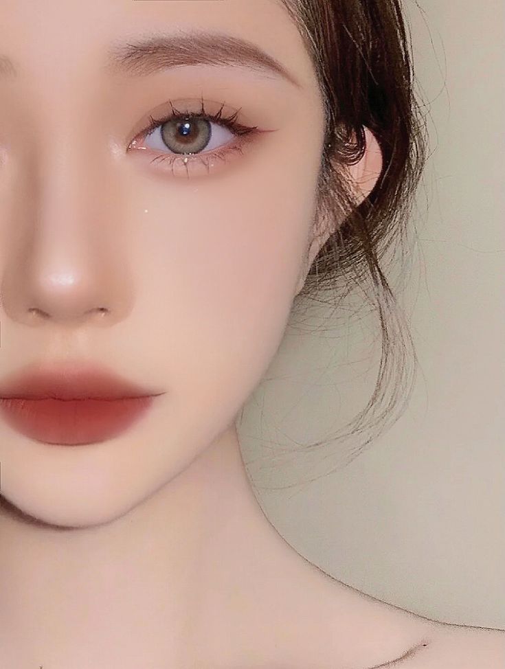 Imagem com maquiagem coreana e pele bem hidratada