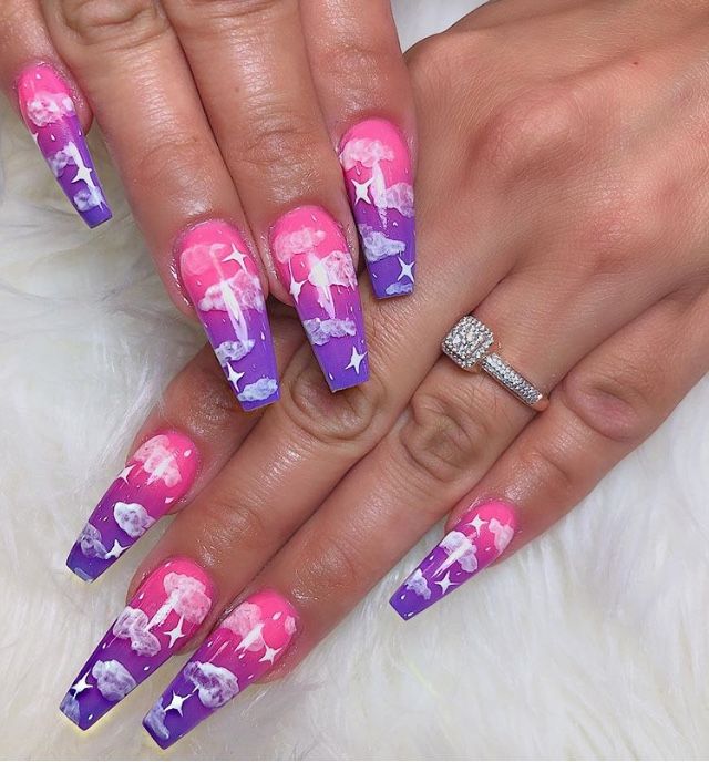 Imagem Com Unhas De Nuvem Com Degradê De Rosa E Rosa