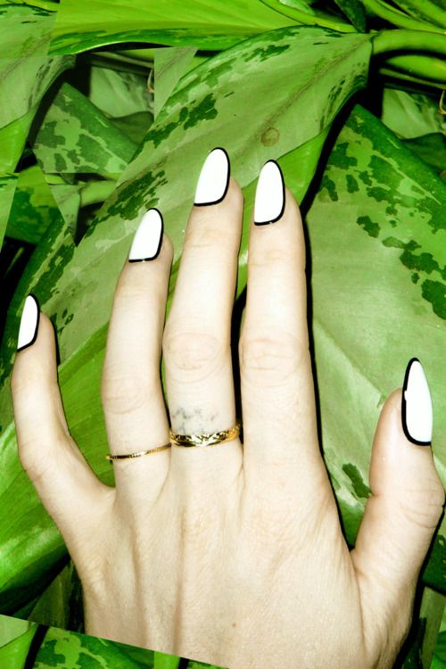 Imagem Com Border Nails Pretas Em Unha Branca