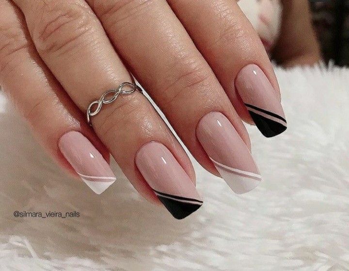 Imagem com unhas espanholas alternadas em preto e branco