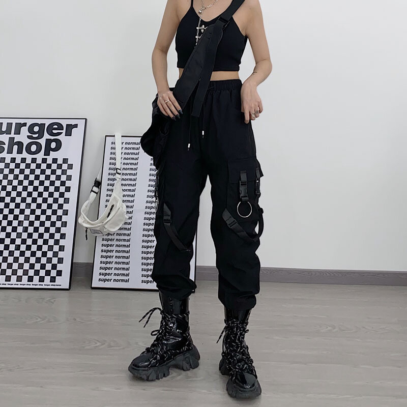 Imagem com estilo techwear all black