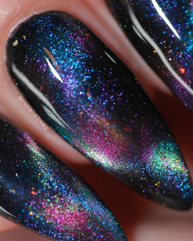 Imagem Com Unhas Cósmicas Com Glitter Colorido