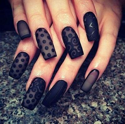 Imagem Com Unhas Decoradas Pretas Com Renda