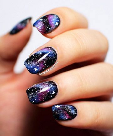Imagem Com Unhas Cósmicas Em Preto, Azul E Roxo