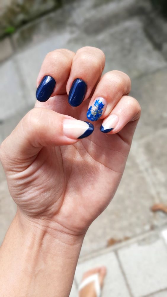 Imagem Com Francesinha Sorriso Azul Com Nail Art