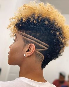 Imagem Com Pixie Cut Com Hair Tatoo