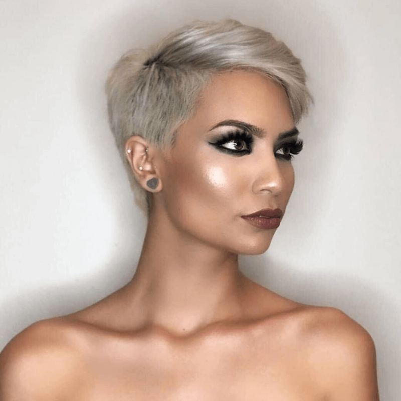 Imagem com Pixie cut descolorido